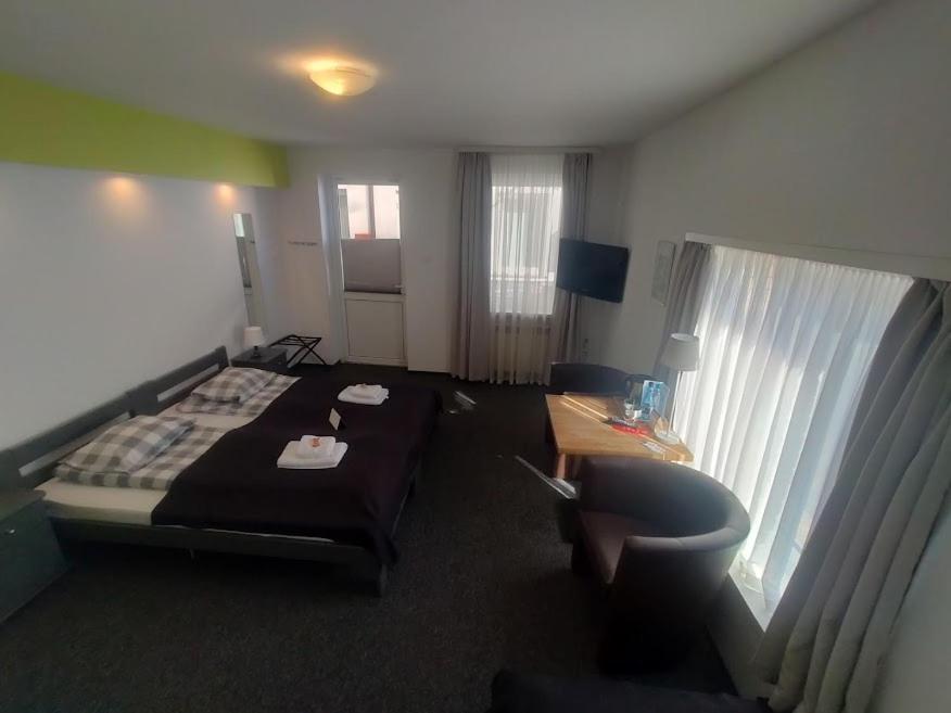 Rj Hotel Пабянице Екстериор снимка