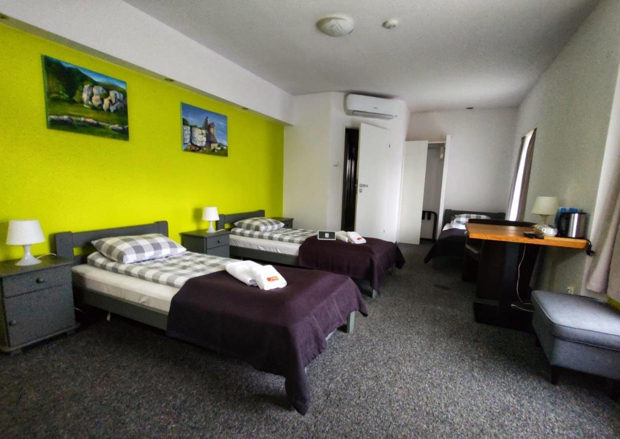 Rj Hotel Пабянице Екстериор снимка