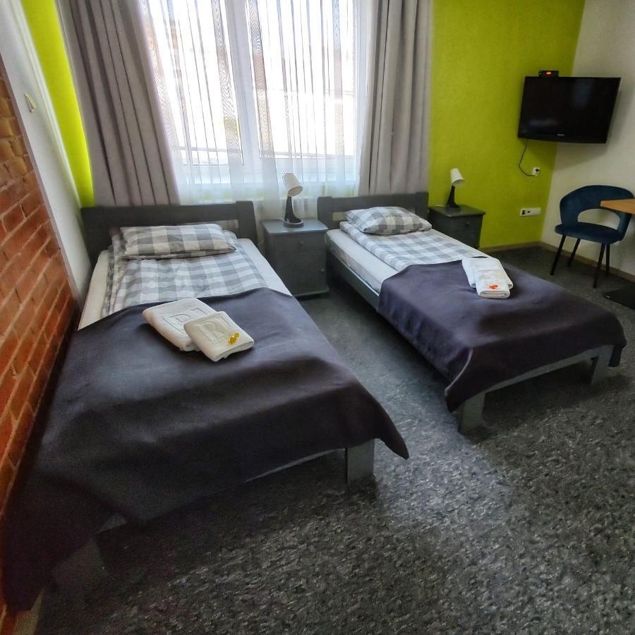 Rj Hotel Пабянице Екстериор снимка